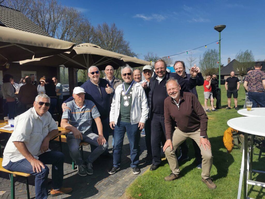 PHOTO-2025-04-05-15-35-34 Burgerkoning schieten bij Wilhelmina Hingen op 5 april 2025